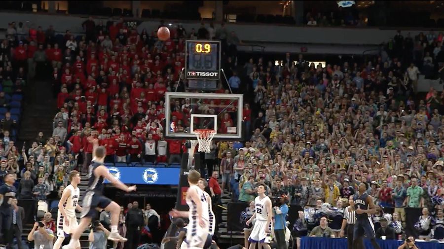 <em></em>Minnesota High School Basketball Player Nails One-Handed Pirouette Buzzer-Beater