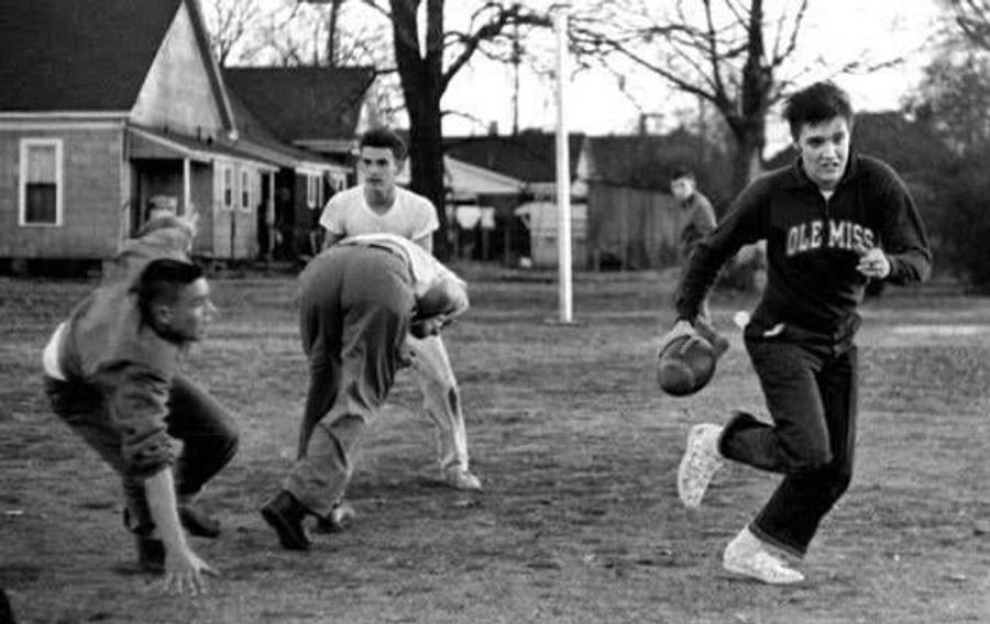 The 32 Rules of Thanksgiving Touch Football