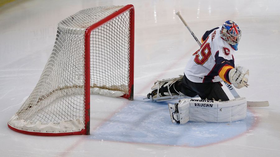 Former Chelsea Goalie Petr Čech Makes Match-Winning Save...In Hockey