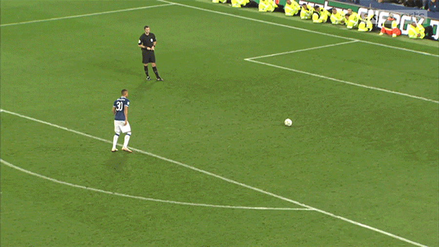 Everton&#39;s Richarlison Came Up With The Most Embarrassing Penalty Kick Of The Year