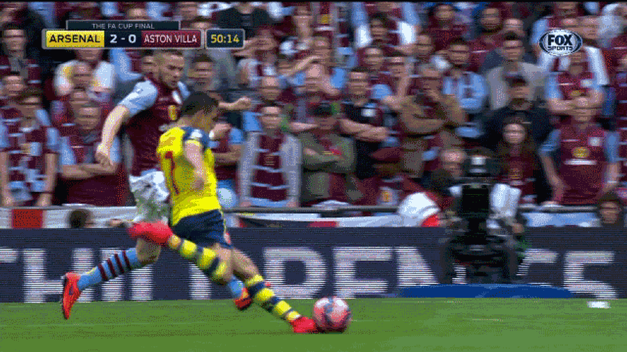 Alexis Sánchez Puts Arsenal Up 2-0 With Unreal Strike