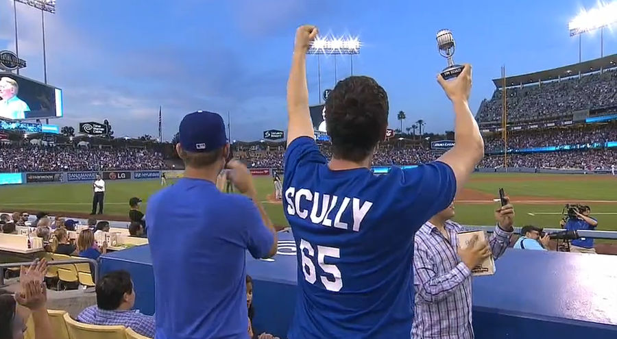 Vin Scully To Return For A 66th Year, Gets Standing Ovation