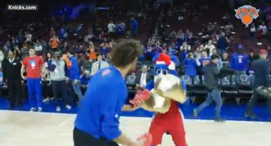 Sixers Mascot Gets Robin Lopez A Christmas Present, Catches His Hands In Return