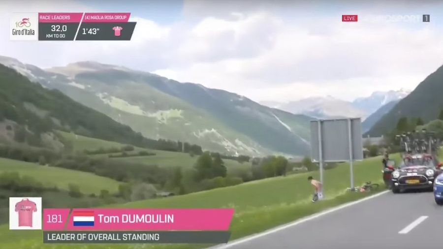 Cycling Race Leader Stops In Middle Of Stage To Take A Crap