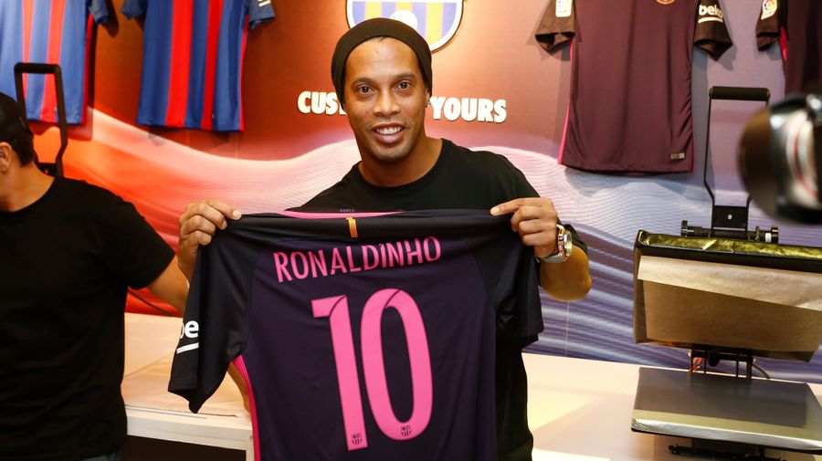 Report: Barcelona Distancing Ronaldinho And Rivaldo From Club After Players Endorse Jair Bolsonaro