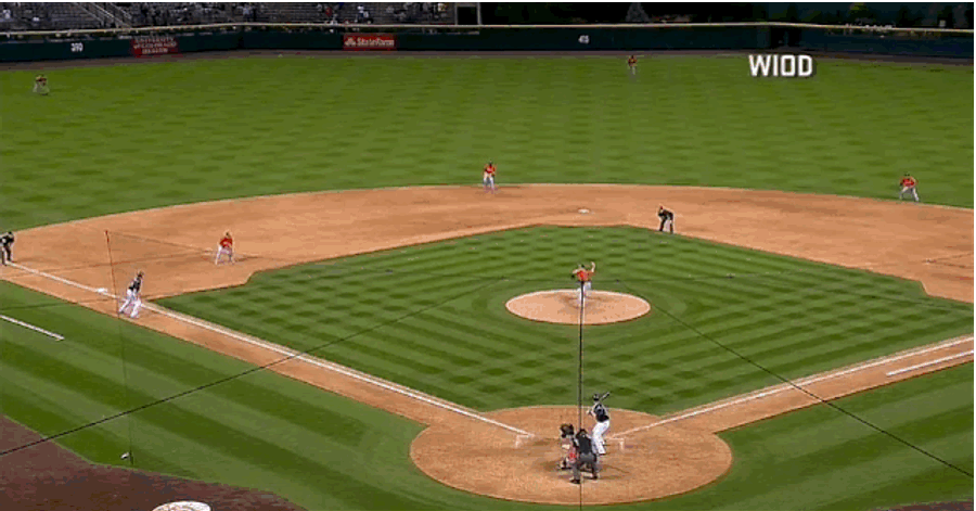 Adeiny Hechavarria Momentarily Saves Game With Great Diving Grab