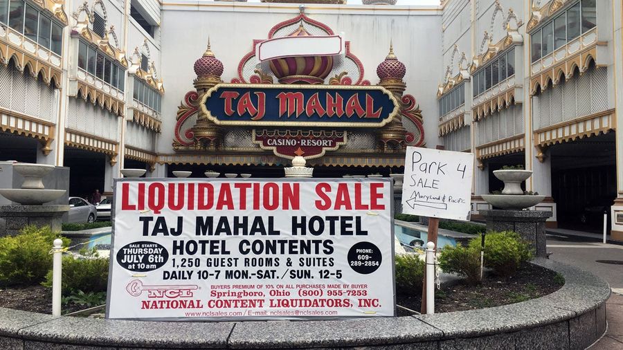 Deadspin | A Trip To The Remnants Of Donald Trump's Atlantic City Casino  Empire, Now Up For Sale