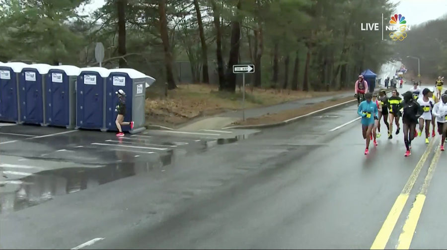 Shalane Flanagan Takes 13-Second Bathroom Break In The Middle Of The Boston Marathon