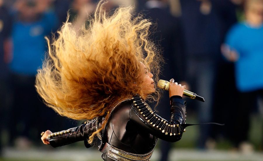It Looks Like The 49ers Kicked Out The Girl Scouts For A Beyoncé Concert
