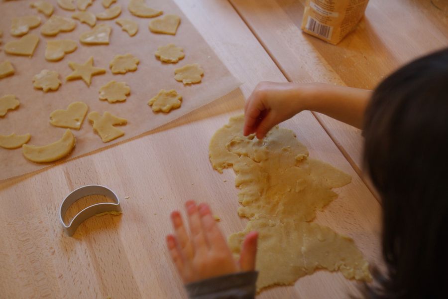 Teen Baked Her Grandpa's Ashes Into Sugar Cookies, Fed Them To Peers