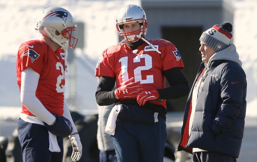Uh, Tom Brady&#39;s Throwing Hand Is Hurt And He Didn&#39;t Practice Today