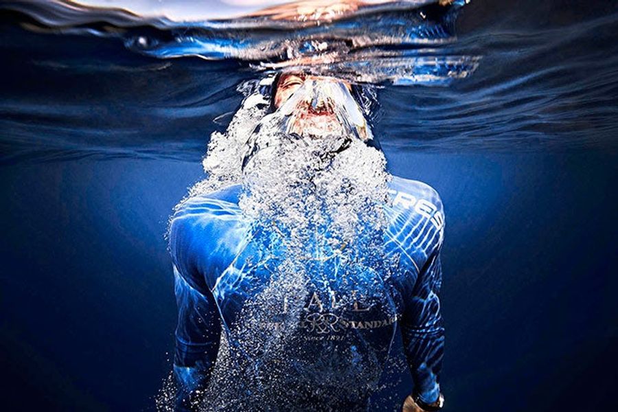 Photographer Ian Derry Explains the Hazards of Shooting Underwater