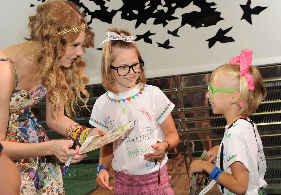 Taylor Swift Sends Terrible Gifts To Her Friends