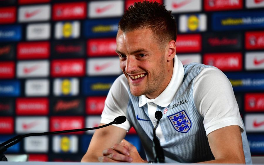 Jamie Vardy Snubs Arsenal, Agrees To New Contract With Leicester