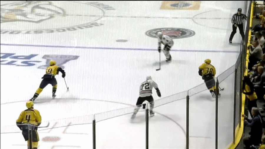Duncan Keith Sends Viktor Arvidsson&#39;s Helmet Flying <em></em>With Brutal Check 