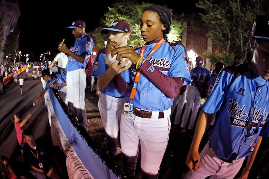 Should Mo&#39;ne Davis Cash In Now?