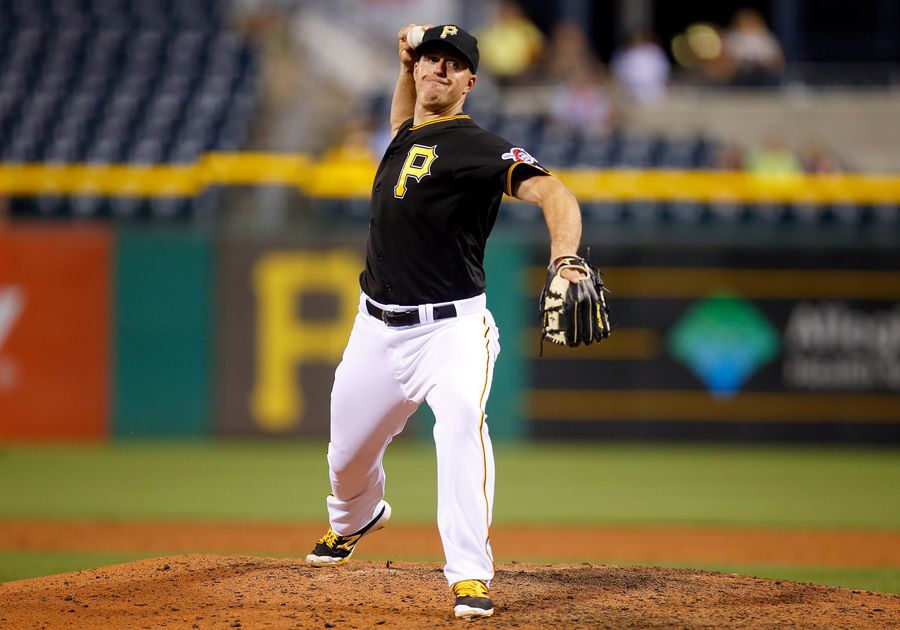 For One Night, Third-String Catcher Erik Kratz Was The Pirates&#39; Best Pitcher