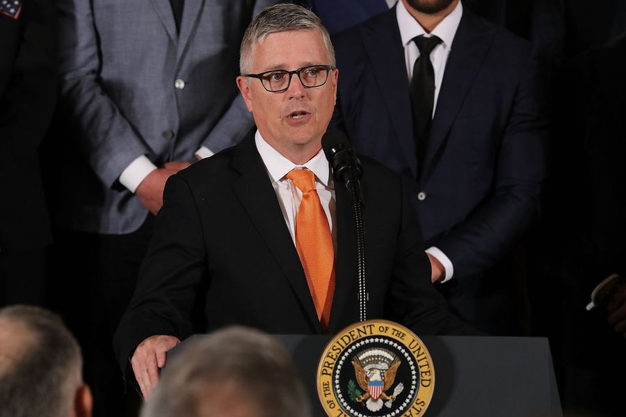Jeff Luhnow sues Astros, claiming they dumped cheating blame on him