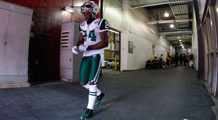 Darrelle Revis Signs With Jets