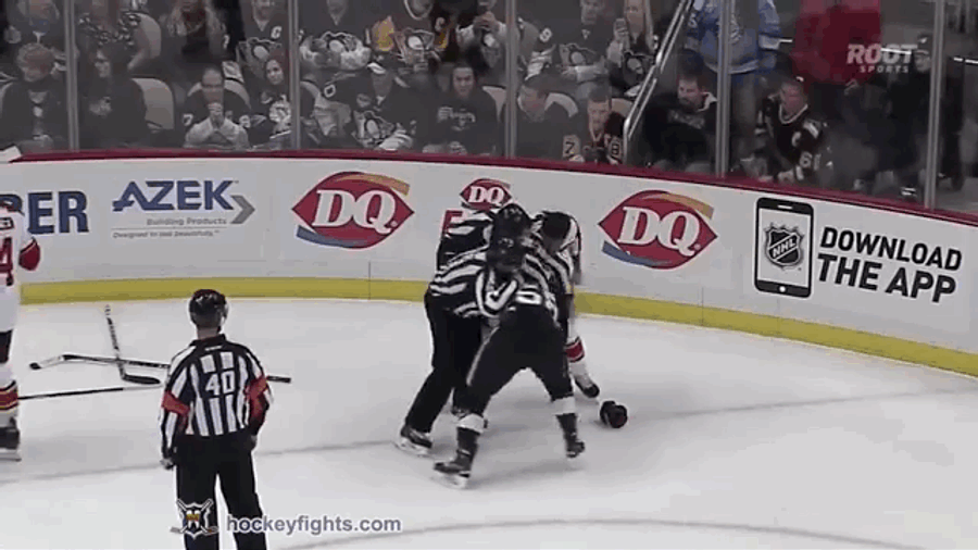 Willie Mitchell Uses Kris Letang's Helmet Against Him In Fight