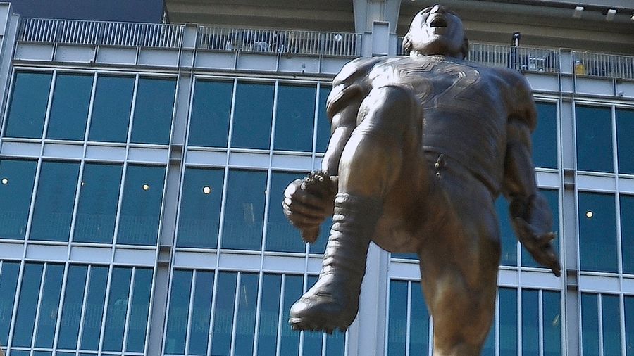 Statue Of Ray Lewis Gets Extra Security After Real-Life Ray Lewis Gets On Both Knees For Anthem, Says Dumb Things