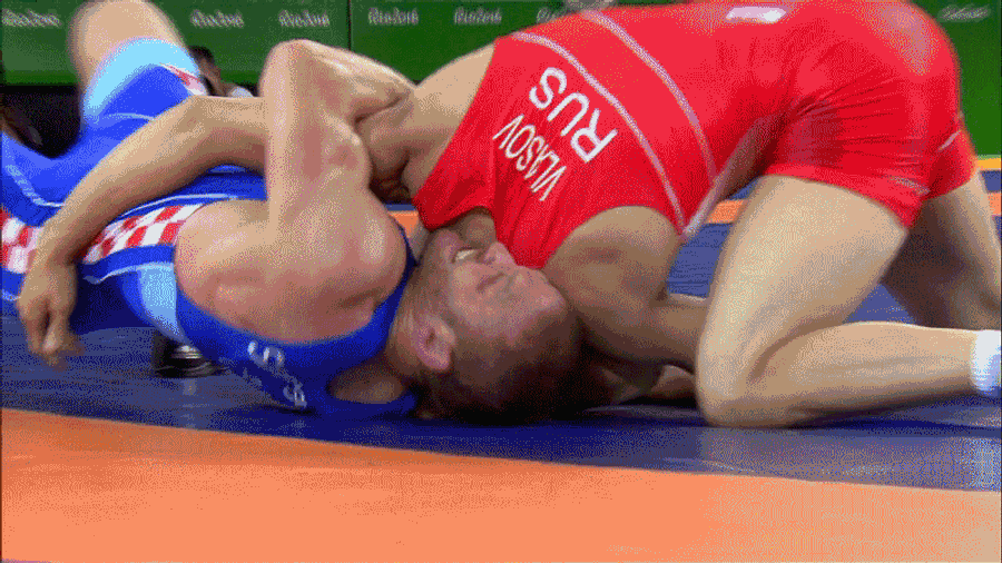 Russian Recovers From Being Choked Out, Wins Gold
