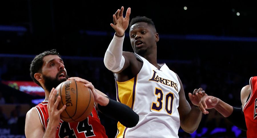 Julius Randle Did A Very Rude Thing To Nikola Mirotic