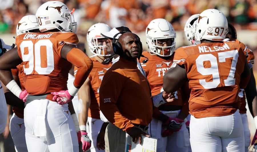 Texas Players Give Charlie Strong Standing Ovation After Press Conference