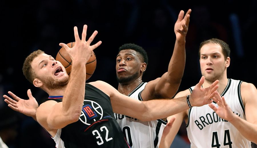 Here&#39;s Your First Look At Blake Griffin&#39;s Busted Hand