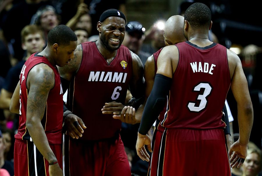 LeBron James Leaves Game 1 Due To Cramp, Because He&#39;s Human