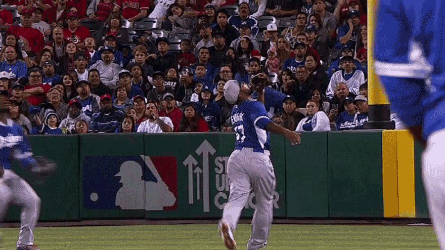 Yasiel Puig Leaves Exhibition Game After Outfield Collision