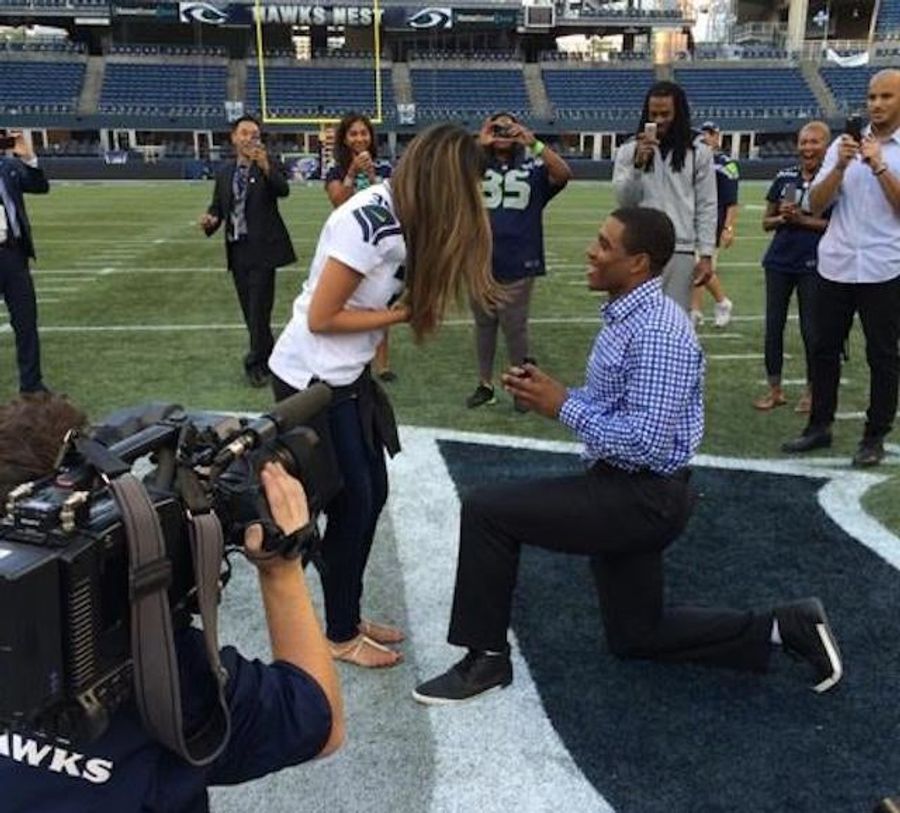 Seahawks CB DeShawn Shead Proposes To Girlfriend After Game