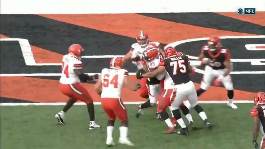 Browns Blockers Help David Njoku Crowd-Surf Into The End Zone