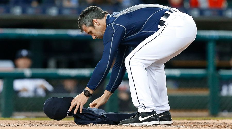 Brad Ausmus Melts Down, Curses Out Ump, Claims Home Plate With His Sweater
