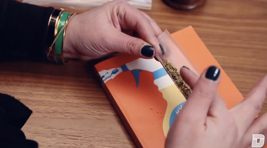 Video: How To Roll The Perfect Joint