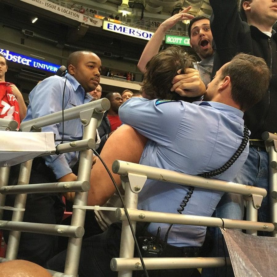 Anthony Davis Instagrams St. Louis Cops Arresting Some Guy