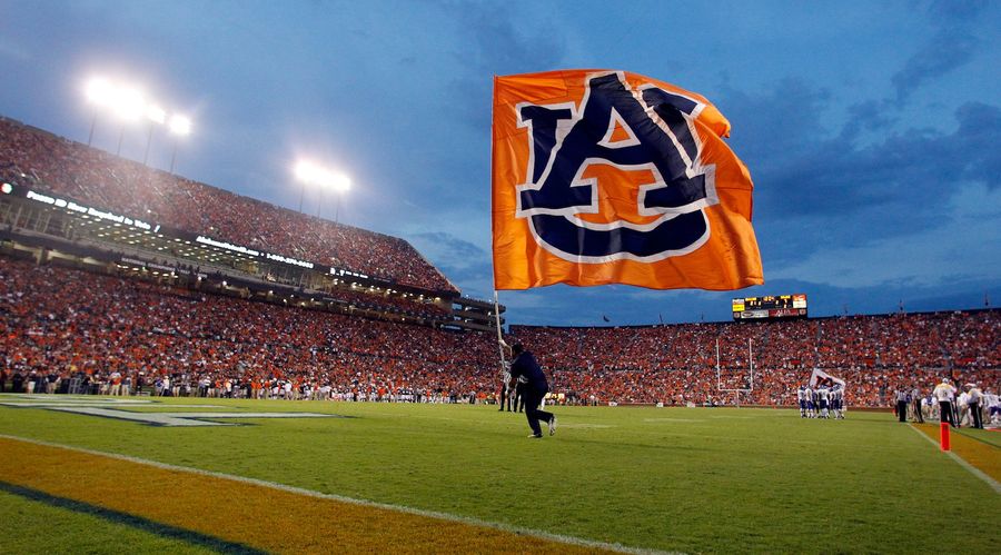 Text Messages Show Ex-Auburn Football Player Saying &quot;I&#39;m Sorry&quot; To Woman Who Said He Raped Her