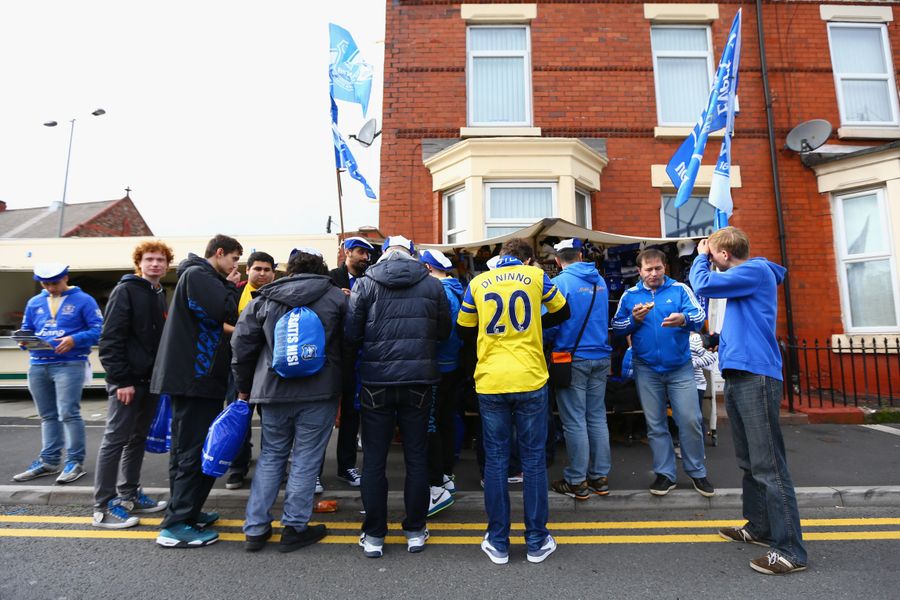 Everton Fans Attacked By Up To 100 Hooligans in Lille