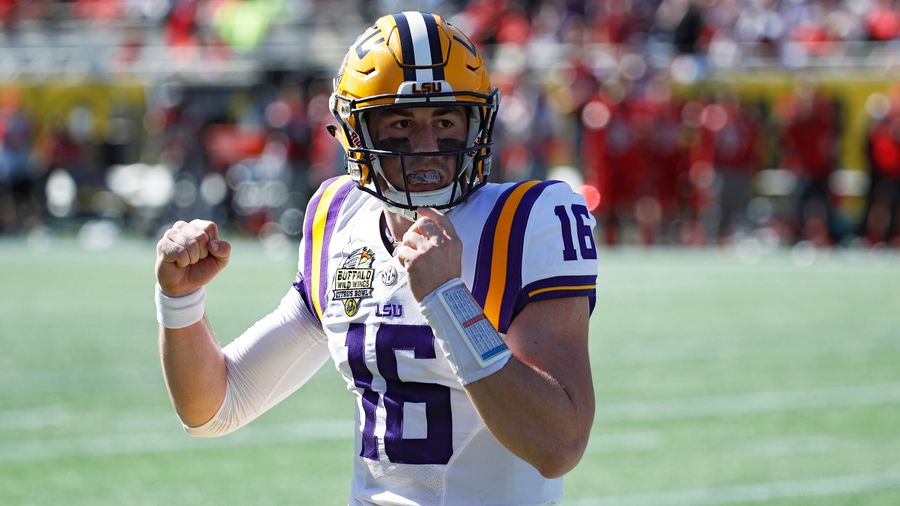 LSU's Danny Etling Likes A Good, "Plump" Butt On His Centers