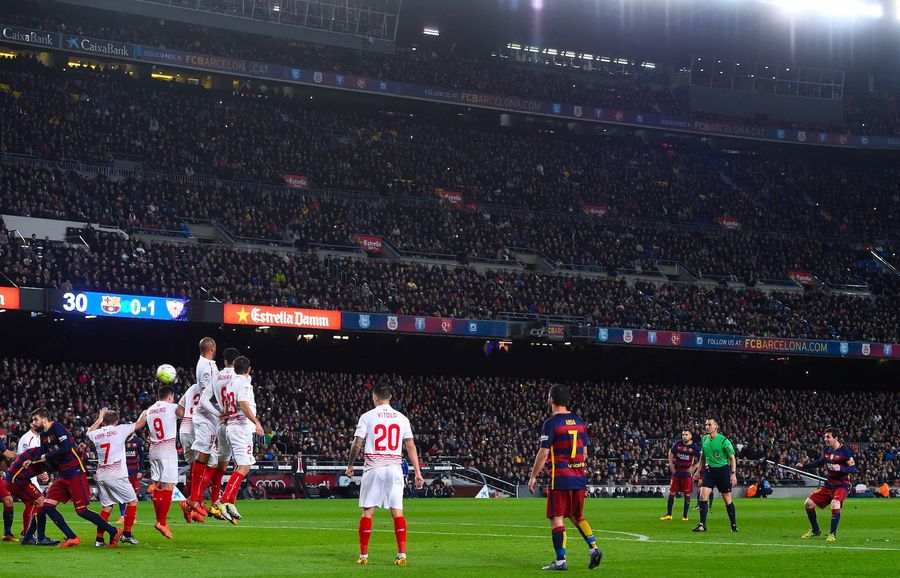 Boo On Sevilla For Not Trying To Stop Messi With This Wacky Free-Kick Defense