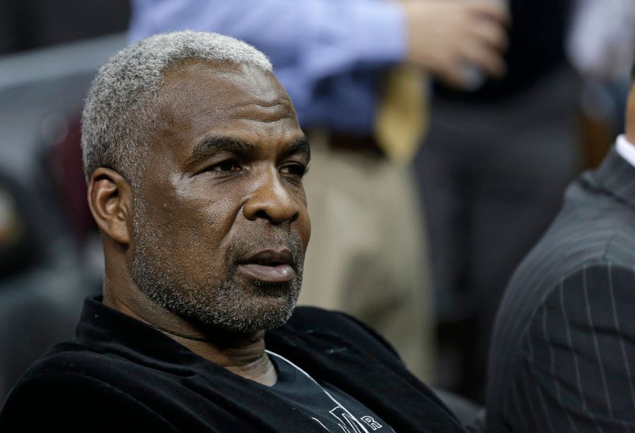 Charles Oakley Sues James Dolan, Doesn't Hold Back