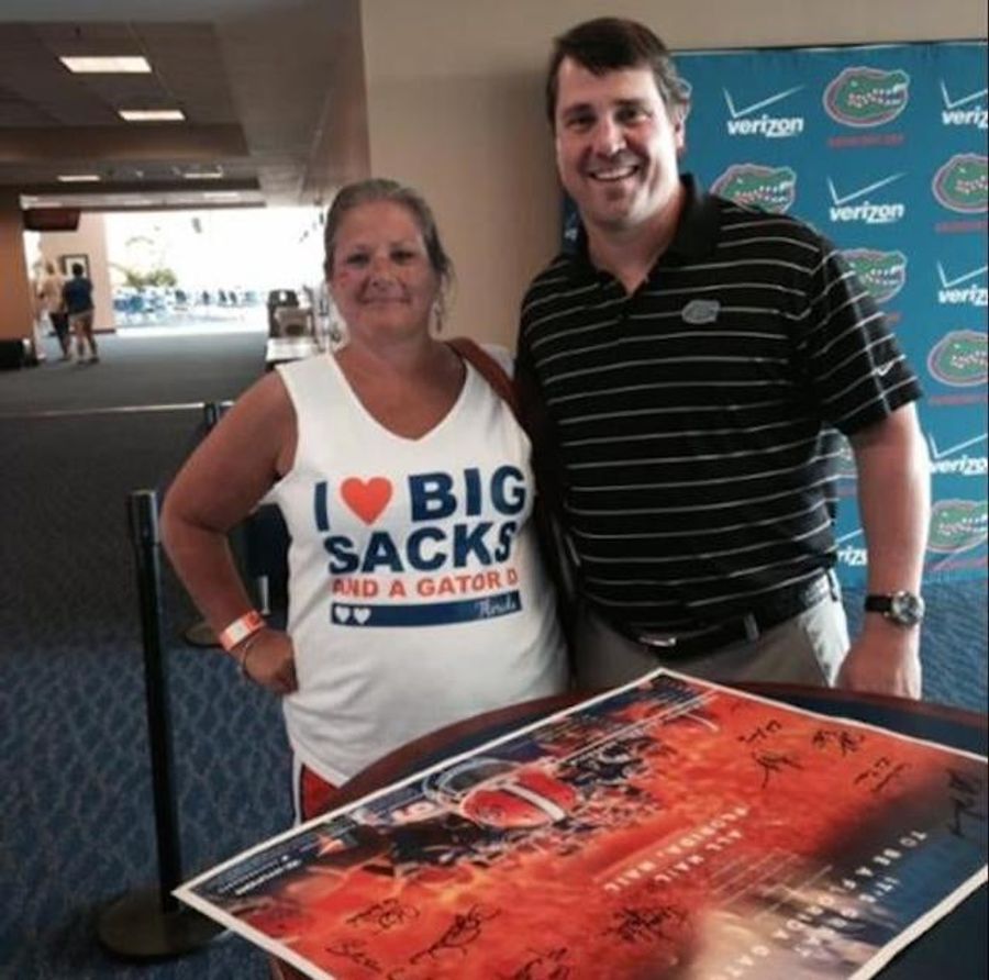 Lady In &quot;I Love Big Sacks&quot; Shirt Gets Picture With Will Muschamp