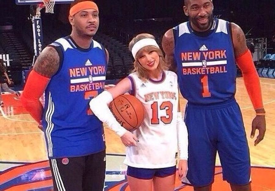 Oh Nothing, Just Taylor Swift Hanging Out With Her Pals From The Knicks