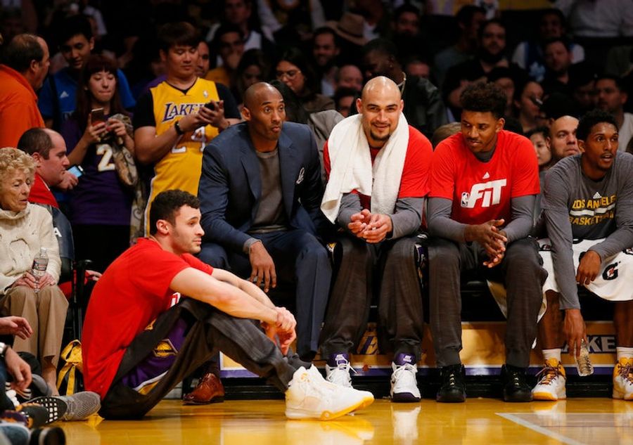 Larry Nance Jr. Graciously Gives Up Seat To Lost Old Man