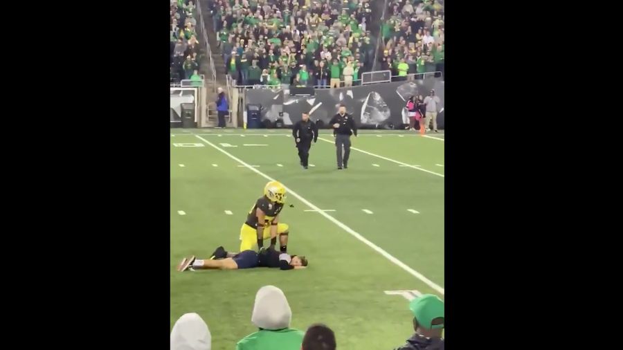 Oregon Ducks Player Tackles Idiot On The Field