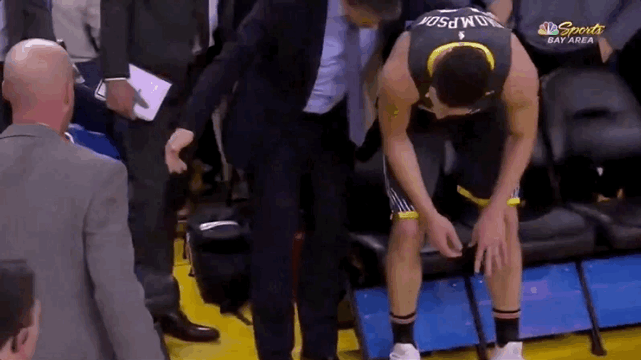 Klay Thompson's Finger Briefly Points In Surprising New Direction After Gross Injury