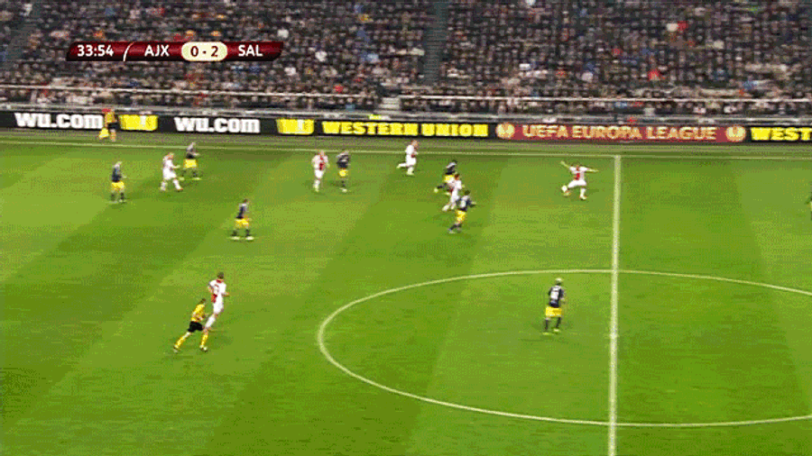 Jonathan Soriano&#39;s Crushing Shot Scores From Halfway Line