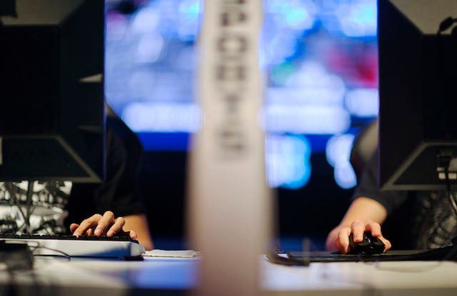 <em>StarCraft</em> Player Says He&#39;ll &quot;Rape&quot; Opponent, Is Booted From Tourney