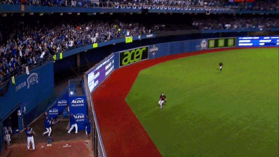 Rude Jays Fan Throws A Beer At Hyun Soo Kim, Nearly Brains Him