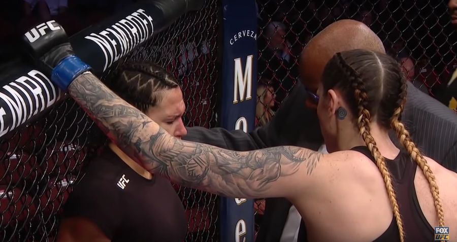 Cat Zingano&#39;s Eye Is Super Messed Up After Her Bizarre Loss At UFC 232
